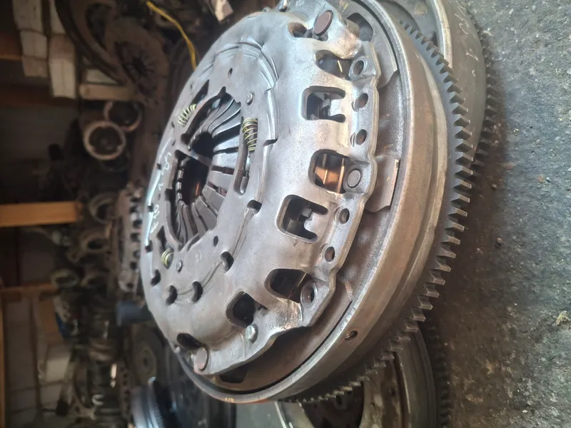 ​Kit ambreiaj complet cu volanta BMW F30 N47D20A 2.0D