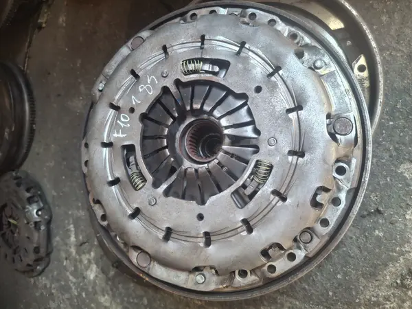 ​Kit ambreiaj complet cu volanta BMW F30 N47D20A 2.0D - Suplimentar